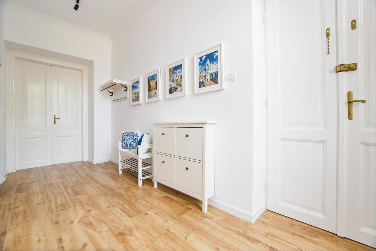 Spacious Riverviews Apartment Near Piata Unirii Oradea Exterior foto