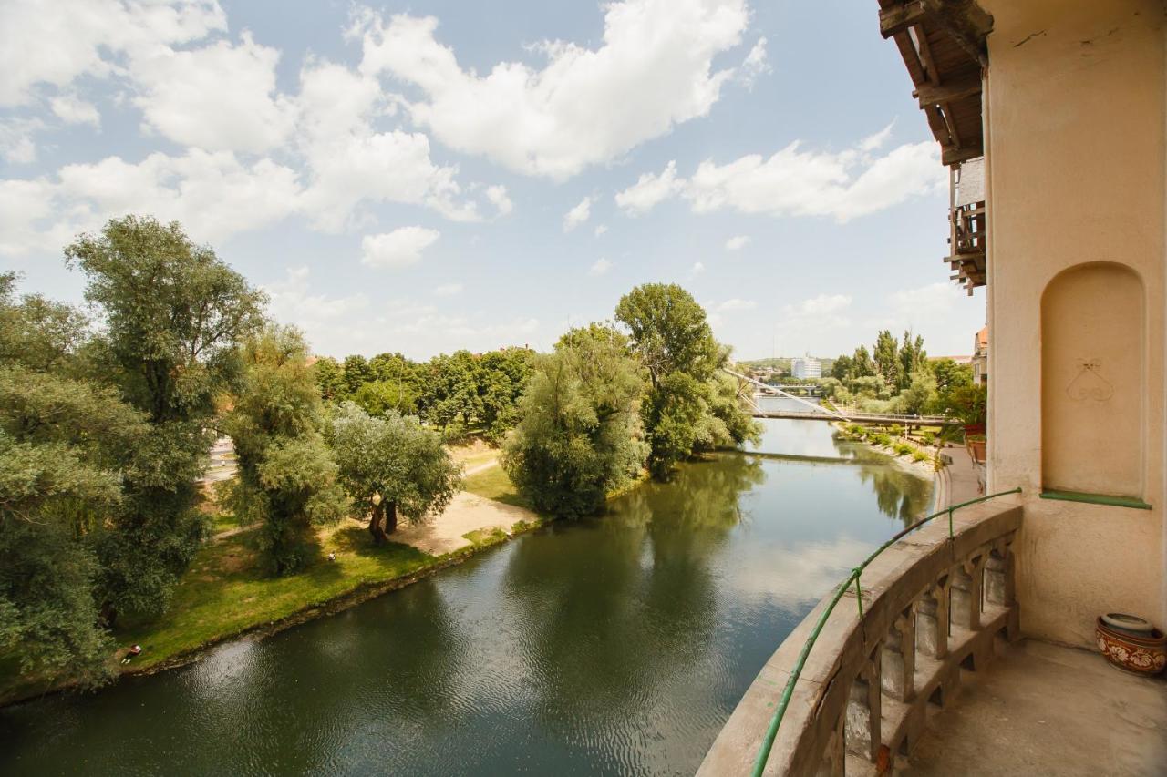 Spacious Riverviews Apartment Near Piata Unirii Oradea Exterior foto